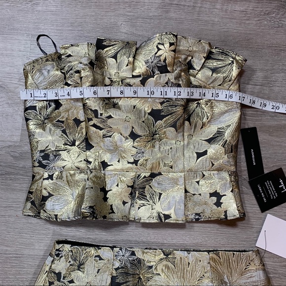 Lulu’s Gold Ruffled two piece dress - Picture 7 of 10